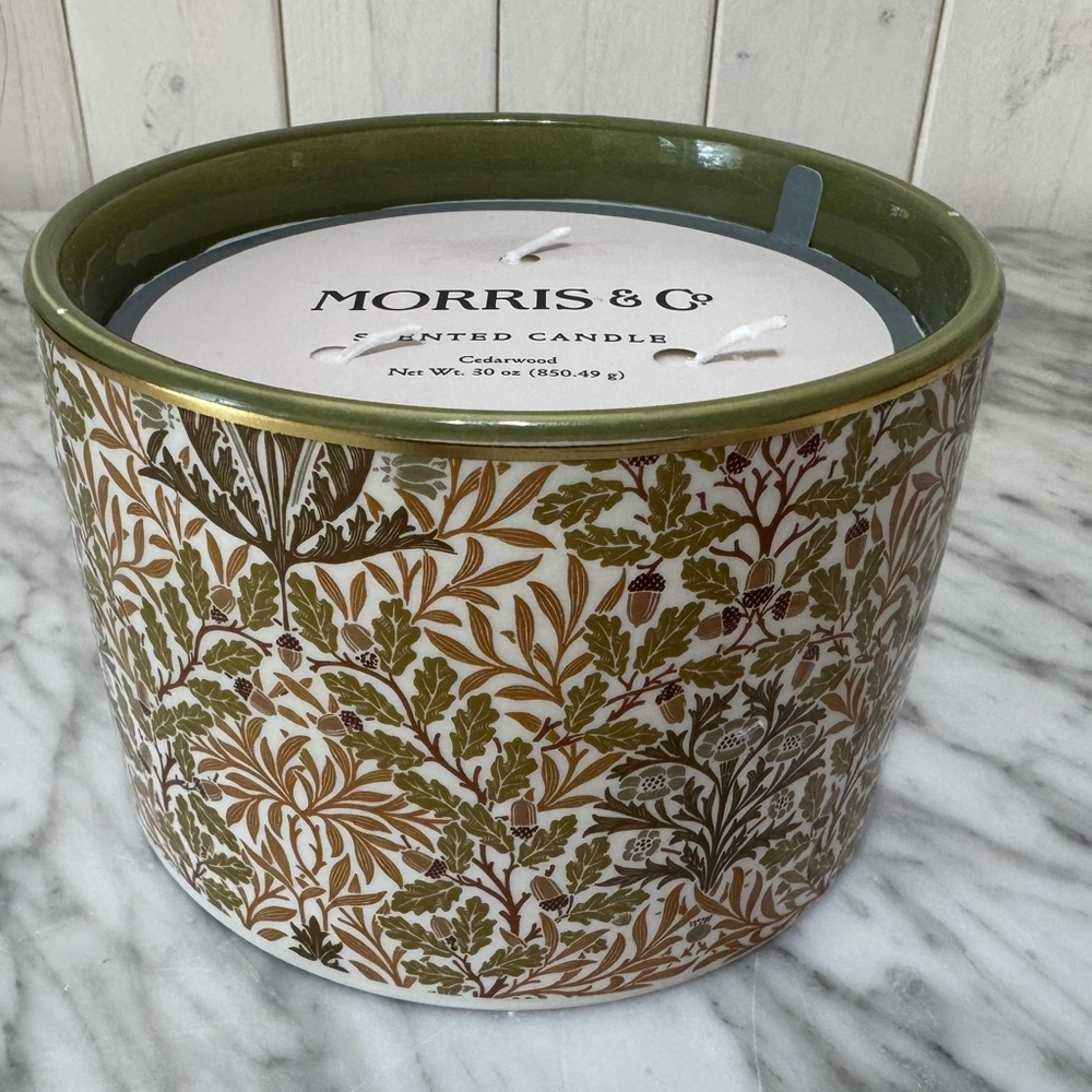 Morris & Co, 30 oz Candle in Ceramic Jar with Wooden Lid, Cedarwood Scent